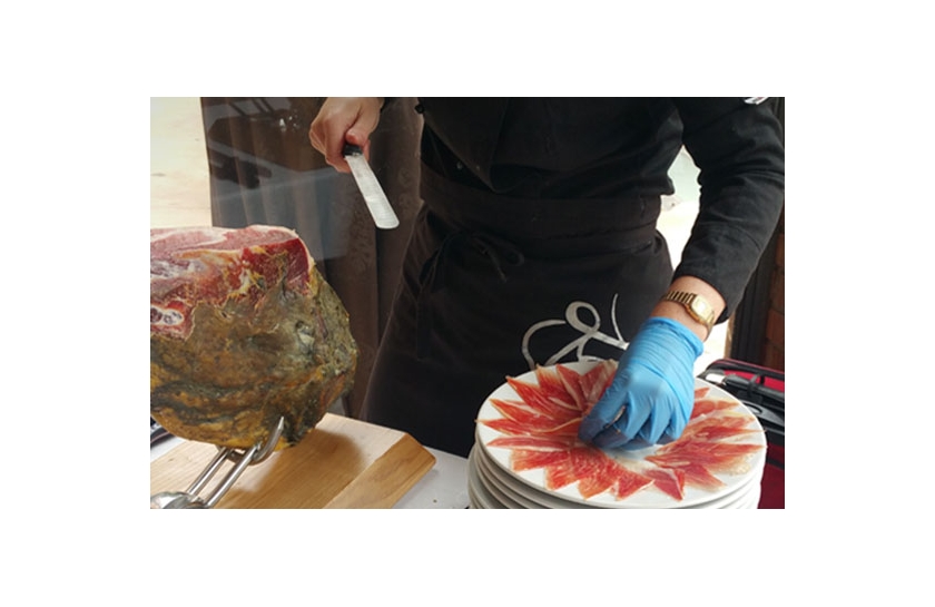 Come tagliare un prosciutto iberico di bellota